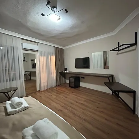 Pera Line Hotel *