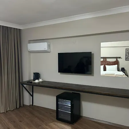 Pera Line Hotel *