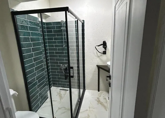 Pera Line Szálloda *